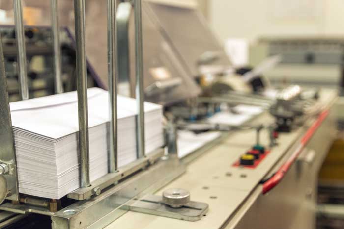 aks-kuvertier-maschine-close-up