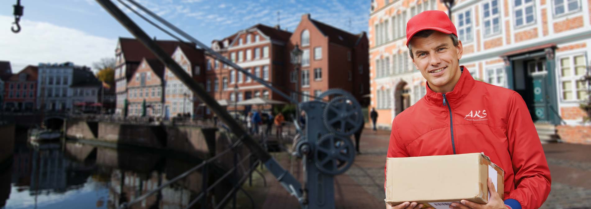 Postabholung Kurier in Stade traegt paket